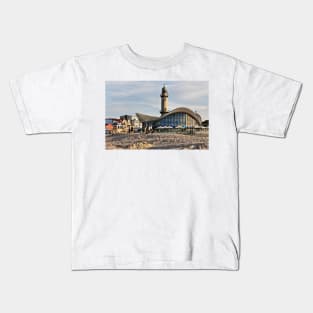 Tea Pot & Lighthouse in Warnemünde - Baltic Sea Kids T-Shirt